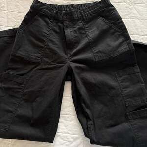 No Boundaries Juniors' Wide Leg Cargo Pants in Black